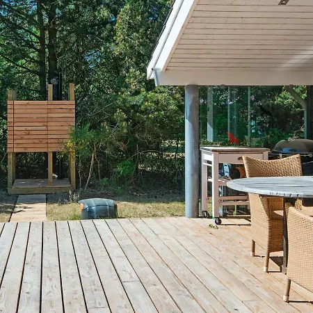 Дом отдыха 8 Person Holiday In *
