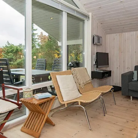 Дом отдыха 8 Person Holiday In