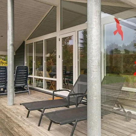 Дом отдыха 8 Person Holiday In